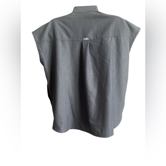 Ladies Figs Oversized Cap Sleeve Scrub Top, Size Small Heathered Gray - Picture 4 of 6